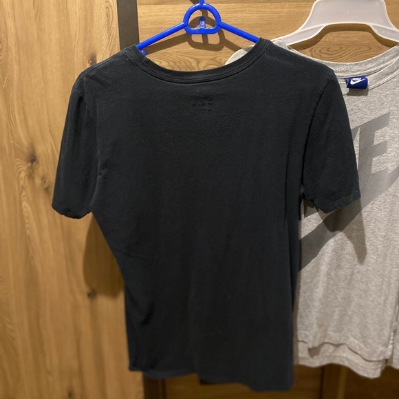 5 Nike shirts for $20 - Picture 13 of 16